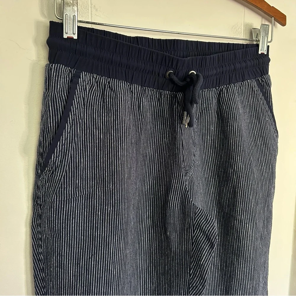 Athleta Stripe Bali‎ Linen Ankle Pants Navy Blue Stripe Size 4